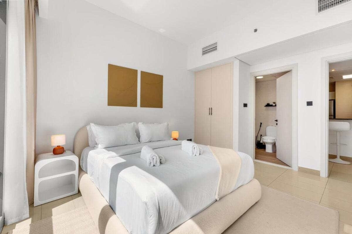 Waves- Cozy 1br Lakefront In Jlt Apartment Dubai
