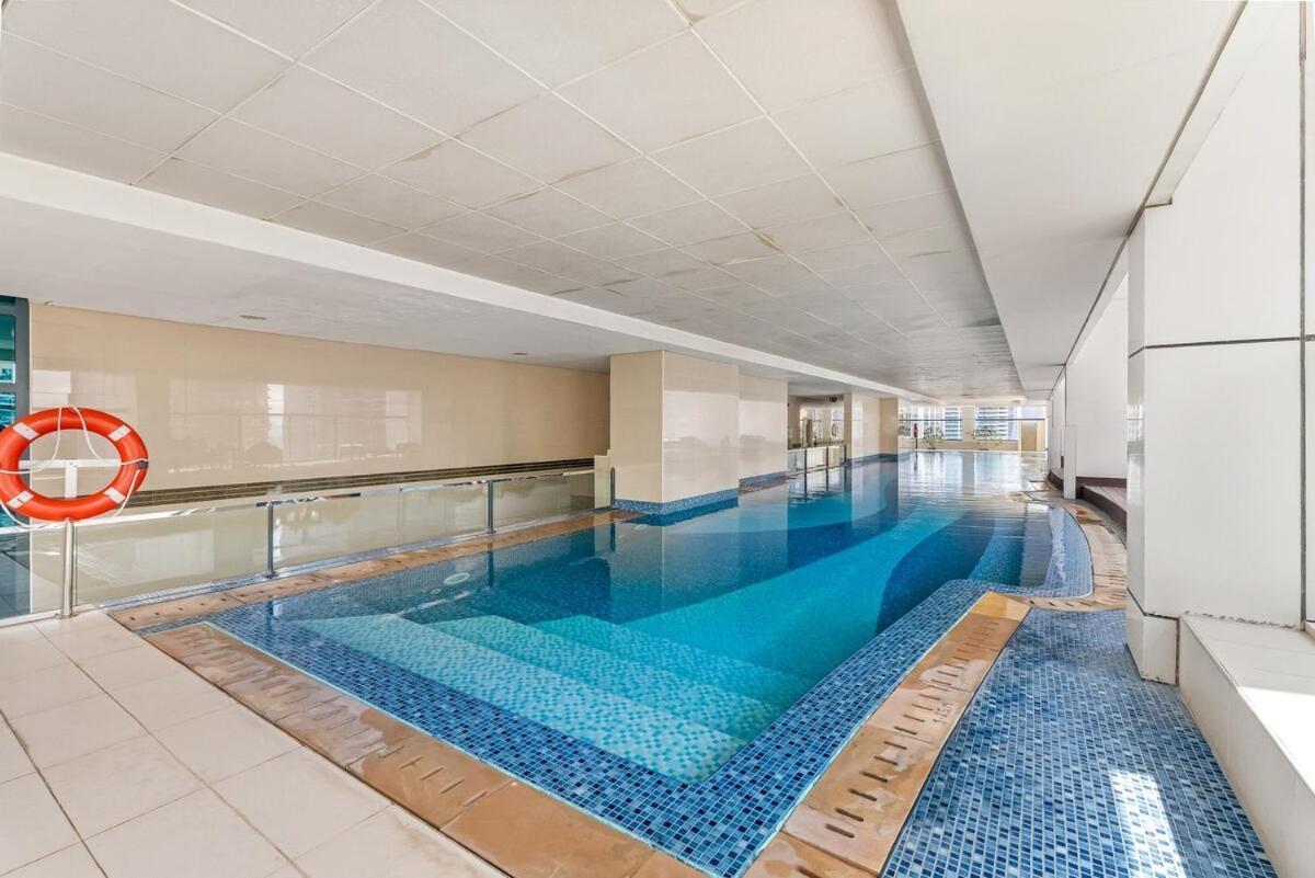 Apartment Waves- Cozy 1br Lakefront In Jlt Dubai