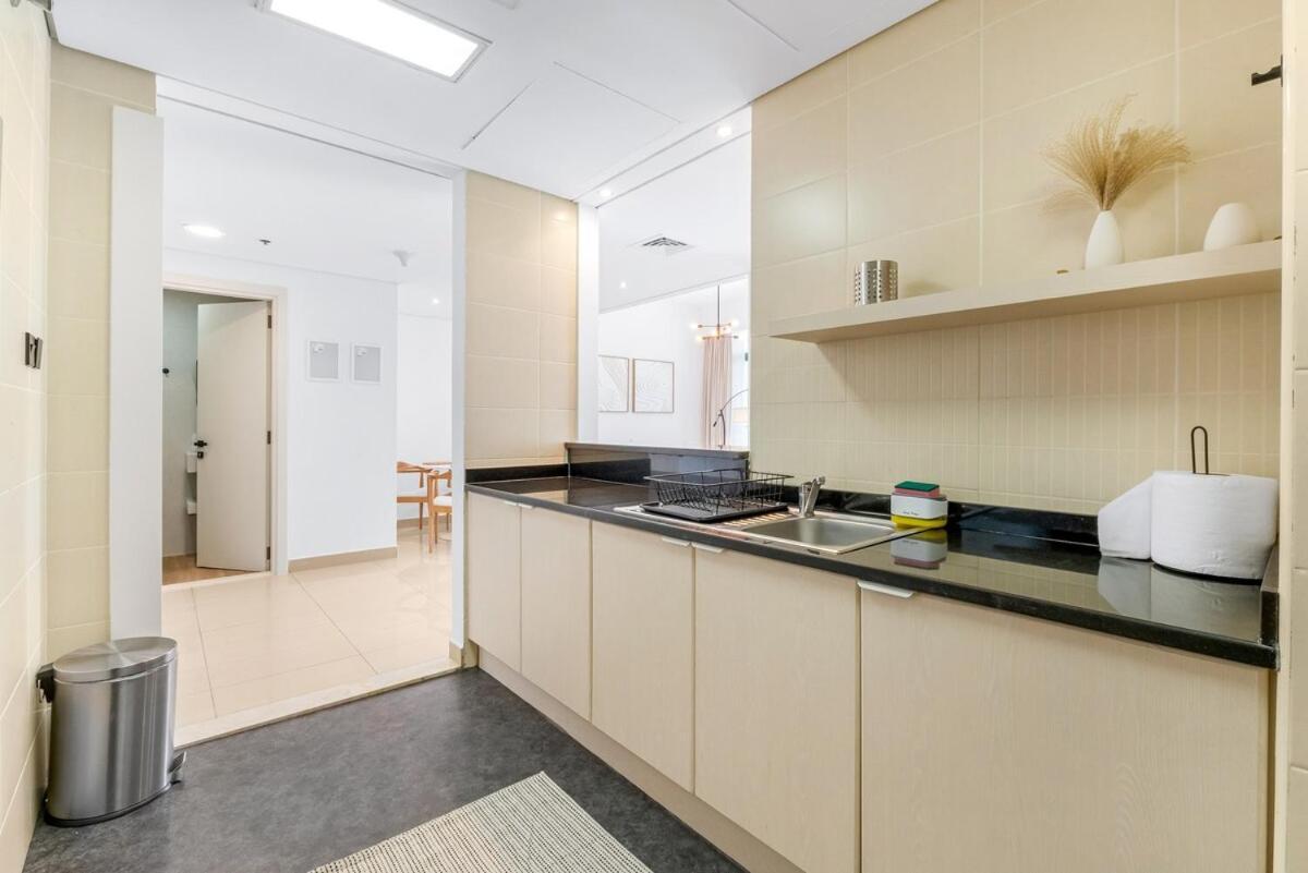 Waves- Cozy 1br Lakefront In Jlt Dubai