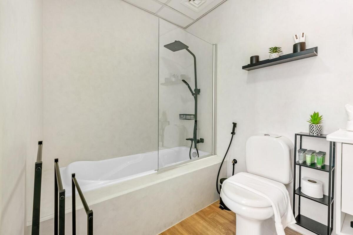 Waves- Cozy 1br Lakefront In Jlt * Dubai
